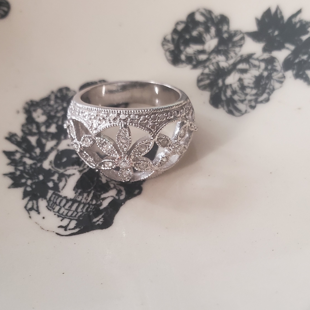 Vintage filigree style, silver tone, costume ring